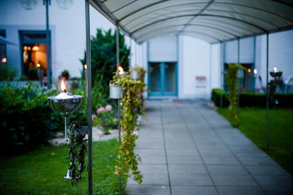 Hotel Am Schloss Illertissen Exteriör bild
