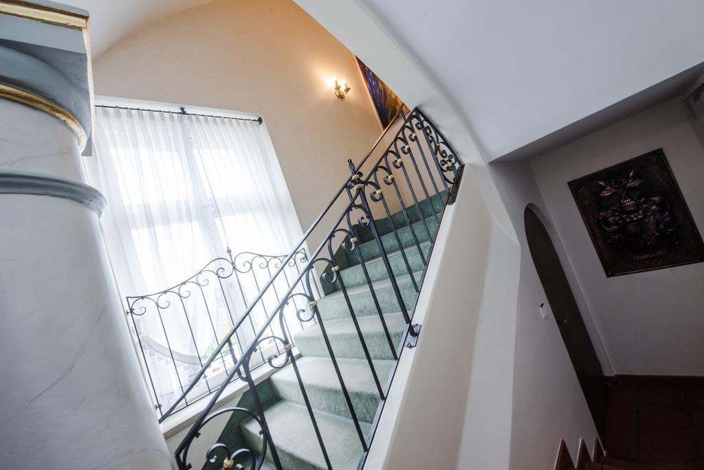 Hotel Am Schloss Illertissen Exteriör bild