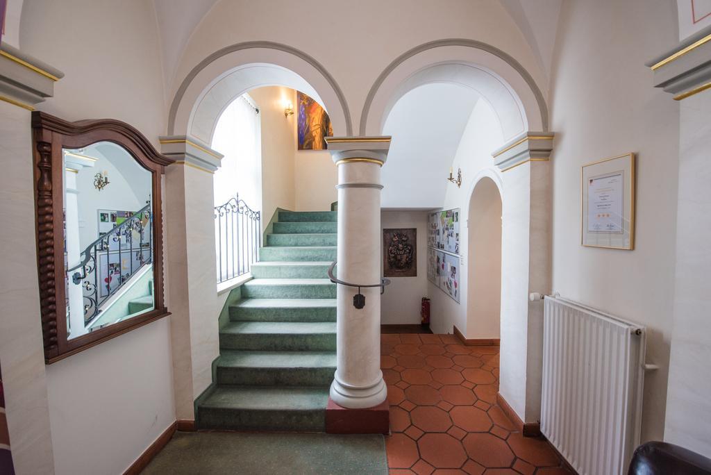 Hotel Am Schloss Illertissen Exteriör bild