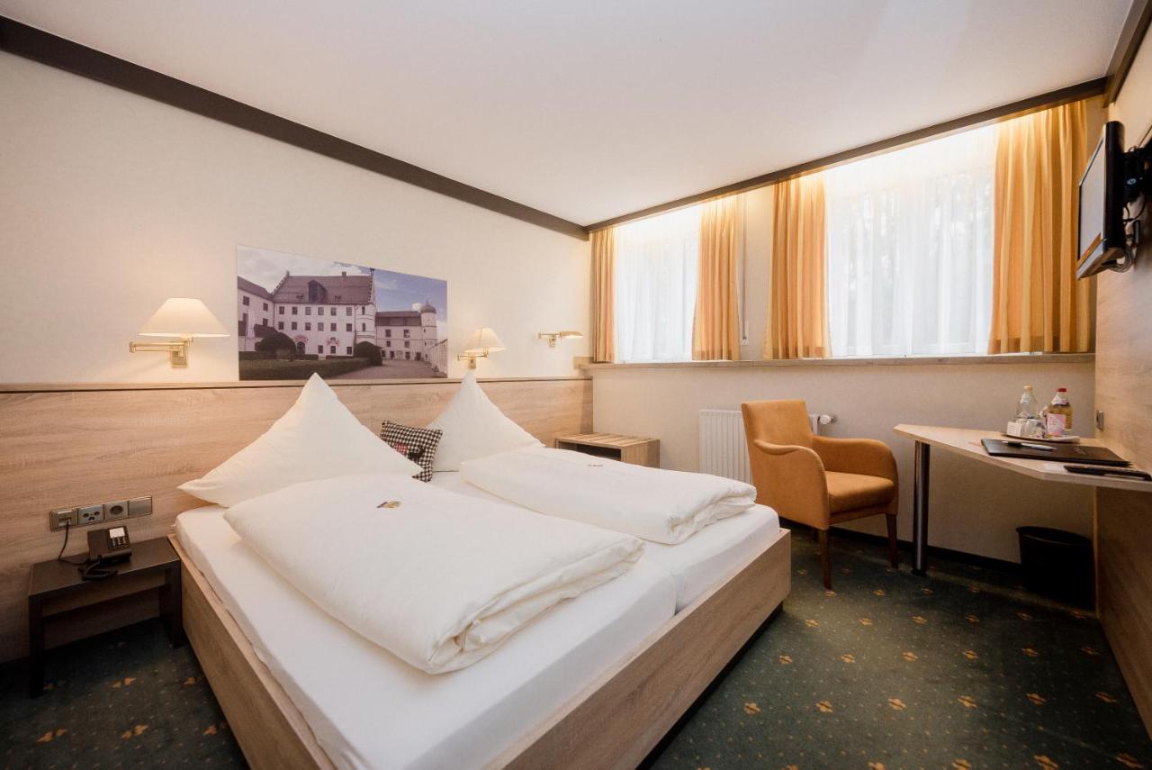Hotel Am Schloss Illertissen Exteriör bild